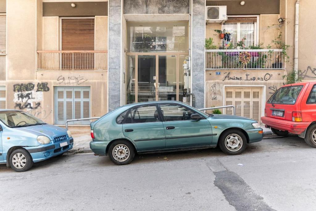 Under The Hill Apartment Athens Luaran gambar